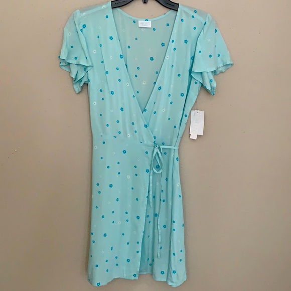 Abound Dresses & Skirts - Cute blue flower wrap dress size xs
